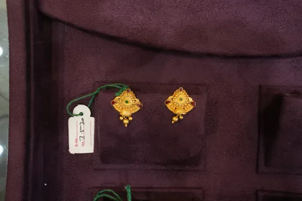 Gold Leaf Stud Earrings — Siddhivinayak Jewellers