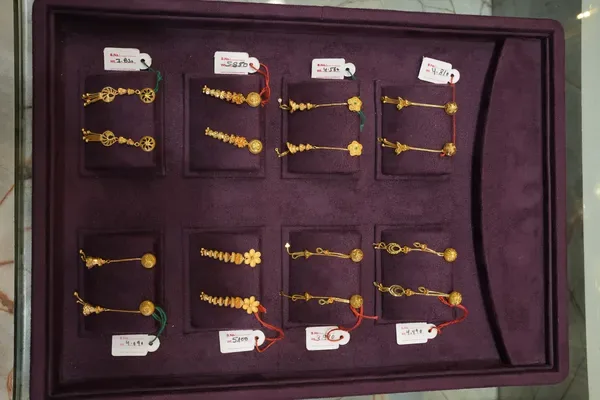 Sui Dhaga Display Tray — Siddhivinayak Jewellers