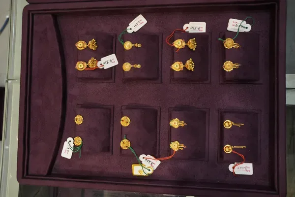 Assorted Gold Studs Tray — Siddhivinayak Jewellers