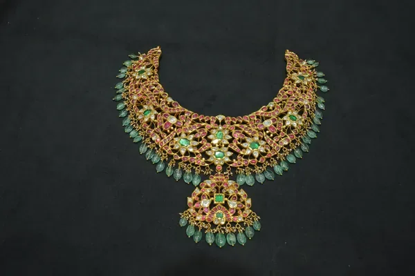 Emerald Kundan Jadau Necklace — Siddhivinayak Jewellers