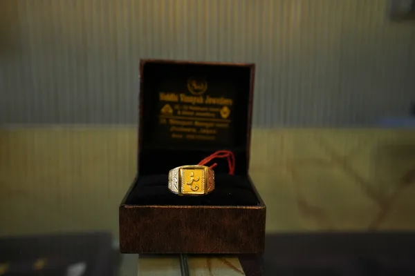 Carved Pattern Gold Ring — Siddhivinayak Jewellers