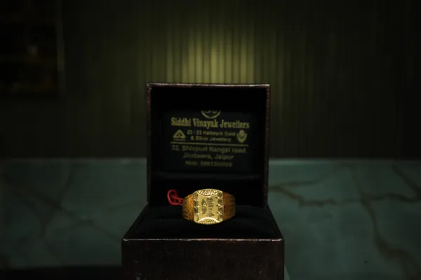 Royal Floral Gold Ring — Siddhivinayak Jewellers
