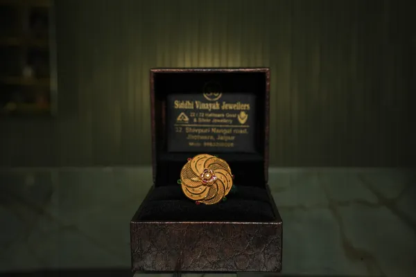 Swirl Petal Gold Ring — Siddhivinayak Jewellers