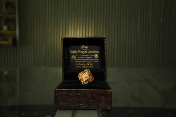 Vintage Gold Cocktail Ring — Siddhivinayak Jewellers