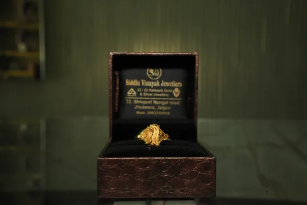 Pyramid Motif Gold Ring — Siddhivinayak Jewellers