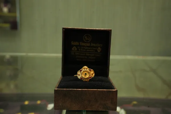 Royal Gold Solitaire Ring — Siddhivinayak Jewellers